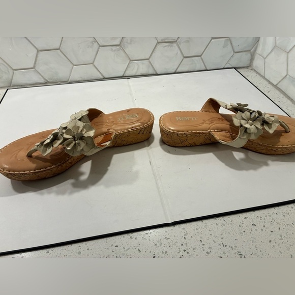 Born Woman’s Kimona Platform Sandals Ivory Flowers Size 8 Hand Crafted Leather - Picture 5 of 9